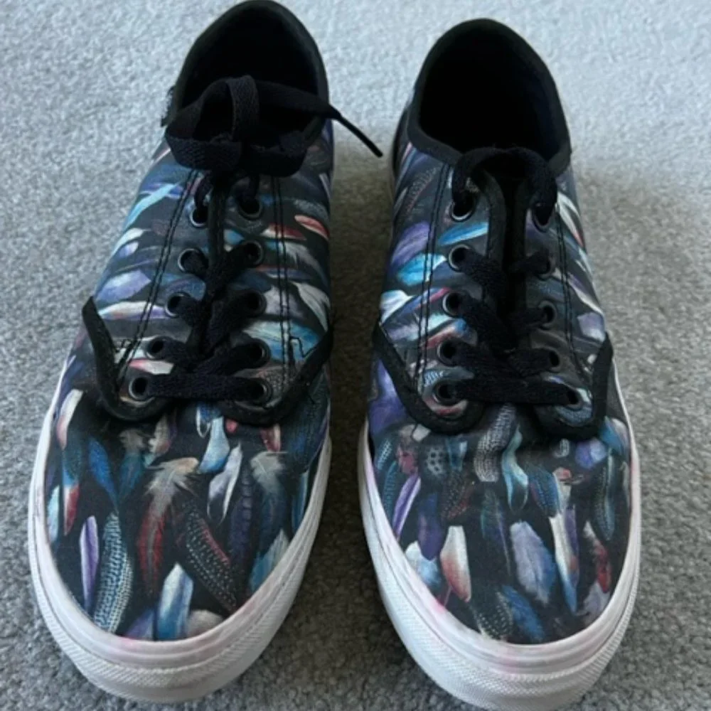 CLEARANCE Women's Low Top Feather Vans Size 9 - Picture 3 of 5